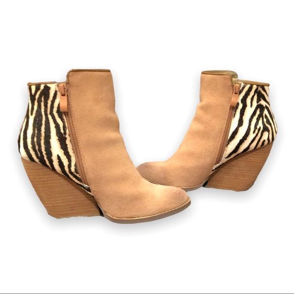 Very Volatile Charla Natural/Tiger Booties - Picture 3 of 8